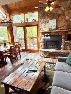 Charming Lutsen Mountain Townhome with Pool Access - Lutsen - 4