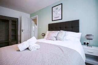 Modern 5BR Stay for Work & Groups - Watford - 5