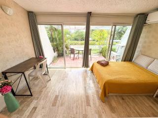Private terrace, pool & beach just steps away - Cancún - 2