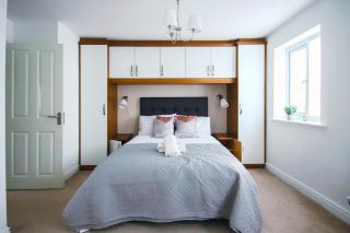 Modern 5BR Stay for Work & Groups - Watford - 2