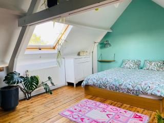 Witte ruime zolderkamer in herenhuis dubbel bed - Antwerp - 0