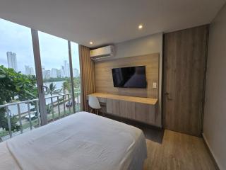 Apartamento con balcón y vista al lago - 2