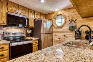 Forest Hollow - Pigeon Forge - 4