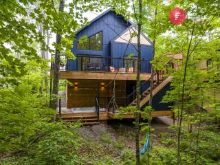 The Bellevue in Portneuf - Private SPA, Pool, Sauna, 65" TV, Sonos, 30 min from Quebec - 0
