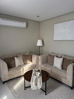 شقة بغرفة نوم وصالة مع اطلاله - Al Khobar - 9