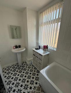 Modern double bedroom - Liverpool - 7