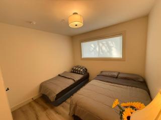 Cozy Room Near Downtown Vancouver, Science World, Skytrain, Cafes, Fast Wifi, Free Parking - 4