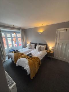 Large House - Families - Business stays - Doncaster - 4
