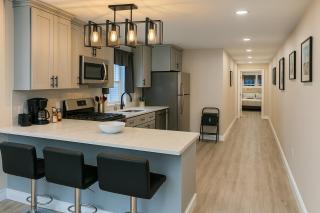 Group-Friendly Luxury 3BR 2 Baths Sleeps 8 - Irvington - 7