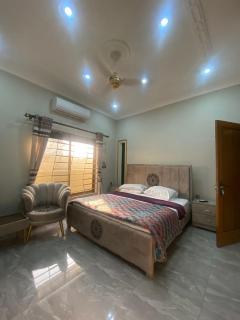 Modern Guest House - 3
