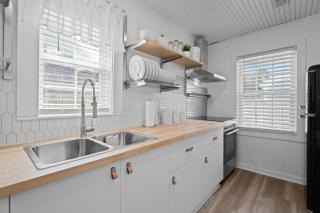 Beachside Cottage - Pet Friendly - 3