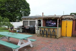 Witch City Retreat with Tiki Bar in Downtown Salem - Salem - 7