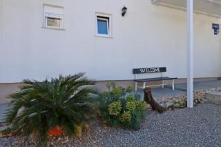 Rooms with a parking space Novi Vinodolski - 21509 - 2