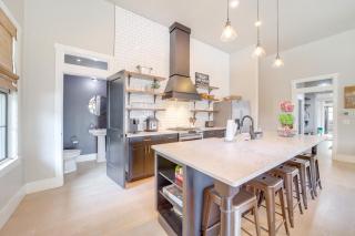 Walk to Lake Home with Community Perks in Canadian! - Canadian - 1