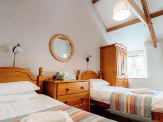 Dovecotes - Uk6726 - Lydstep - 2