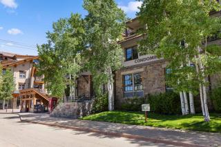 Ski In Ski Out Condo with Hot Tub and Mountain View - 7
