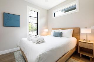 Hamilton Place - Lakestone Building - 3 units Sleeps 12 - Traverse City - 5