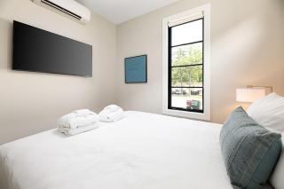 Hamilton Place - Lakestone Building - 3 units Sleeps 12 - Traverse City - 2