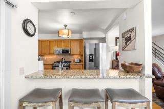 Ski In Ski Out Condo with Hot Tub and Mountain View - 4