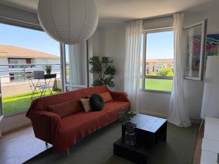 Grand T4 lumineux avec balcon traversant - 3 chambres, vue dégagée - parking privée - métro 5 min - proche centre ville - Tolosa - 6