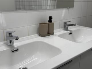 Grand T4 lumineux avec balcon traversant - 3 chambres, vue dégagée - parking privée - métro 5 min - proche centre ville - Tolosa - 2