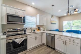 Modern Luxury NEW BUILT Duplex in Pensacola EV charger - 4