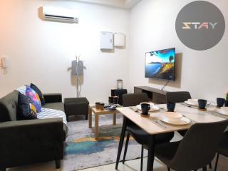 Meridin Sovo Couple Cozy Retreat Netflix BySTAY - - 2