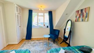 Inviting 2 Bed Home 3 mins to Ascot Racecourse, 5 mins to Legoland, 12 mins to Windsor Castle Perfect for families & racegoers alike - 3