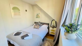 Inviting 2 Bed Home 3 mins to Ascot Racecourse, 5 mins to Legoland, 12 mins to Windsor Castle Perfect for families & racegoers alike - 1