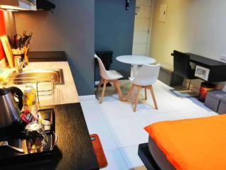 KL Tower Residences near Greenbelt Makati - Manila - 8