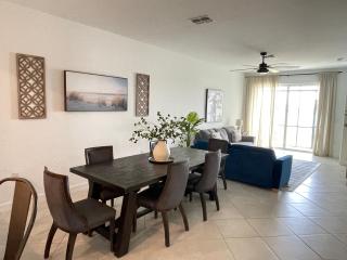Beautiful 3 bed 2 bath pool & lake view 10 min from beaches - Englewood - 5