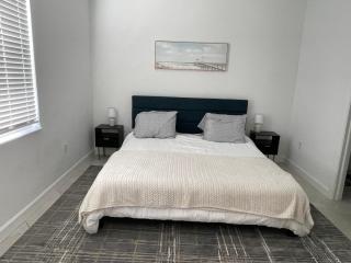 Beautiful 3 bed 2 bath pool & lake view 10 min from beaches - Englewood - 6