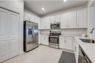 Beautiful 3 bed 2 bath pool & lake view 10 min from beaches - Englewood - 9