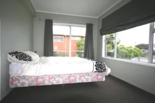 ACHI402 - ACHILLES MODERN ESCAPE - Whangamata - 6