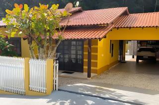 Casa com área gourmet, acomoda até 11 pessoas - 9