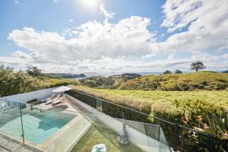 Calypso -Waiheke island Villa on request Winter Deals book 2 stay 3 ,spa pool,fire - - 7
