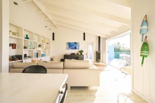 Calypso -Waiheke island Villa on request Winter Deals book 2 stay 3 ,spa pool,fire - - 3
