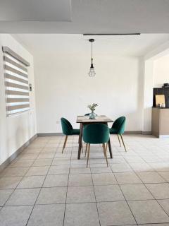 Casa con Jacuzzi cerca de Distrito 1 - 5