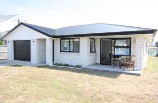 BEVE123 - EVERYONES WELCOME - Whangamata - 0