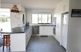 BEVE123 - EVERYONES WELCOME - Whangamata - 7