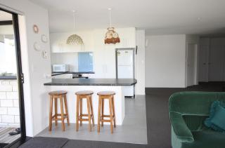BEVE123 - EVERYONES WELCOME - Whangamata - 6