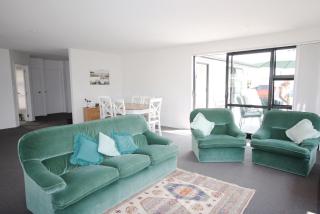 BEVE123 - EVERYONES WELCOME - Whangamata - 5