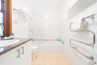 Magnolia on Colville - Historic Riverside Elegance - Hobart - 3