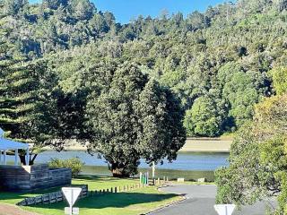 BROO105A - EASY LIVING AT THE ESTUARY - Whangamata - 0
