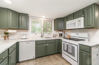 Large Family Home, Sleeps 12, Handicap Accessible, Long Term Stays Welcome - 2