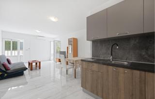 Nice Apartment In Murter With Wifi - 7