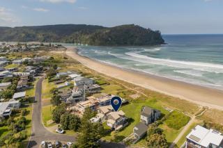 MOOL100B - BEAUTY ON THE BEACH FRONT - Whangamata - 4