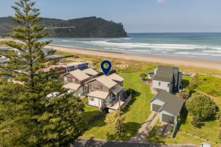 MOOL100B - BEAUTY ON THE BEACH FRONT - Whangamata - 2