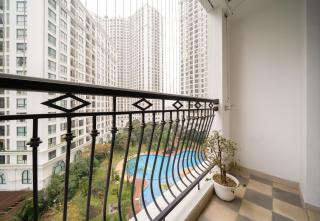 Royal City 2BR Apartment Full Amenities, Kitchen, Balcony, Near Downtown - Hanoi - 9