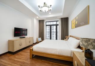 Royal City 2BR Apartment Full Amenities, Kitchen, Balcony, Near Downtown - Hanoi - 8